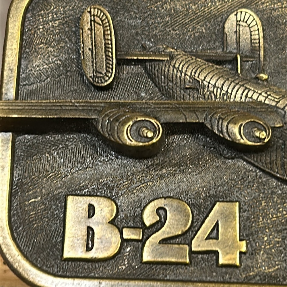 Vintage B-24 Liberator Military Collector Series belt buckle - Picture 2 of 10